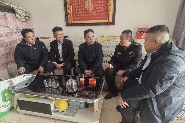 走訪(fǎng)慰問(wèn)送溫暖 濃濃關(guān)懷暖人心